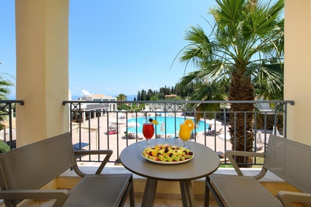 Готель Olympion Village 3*