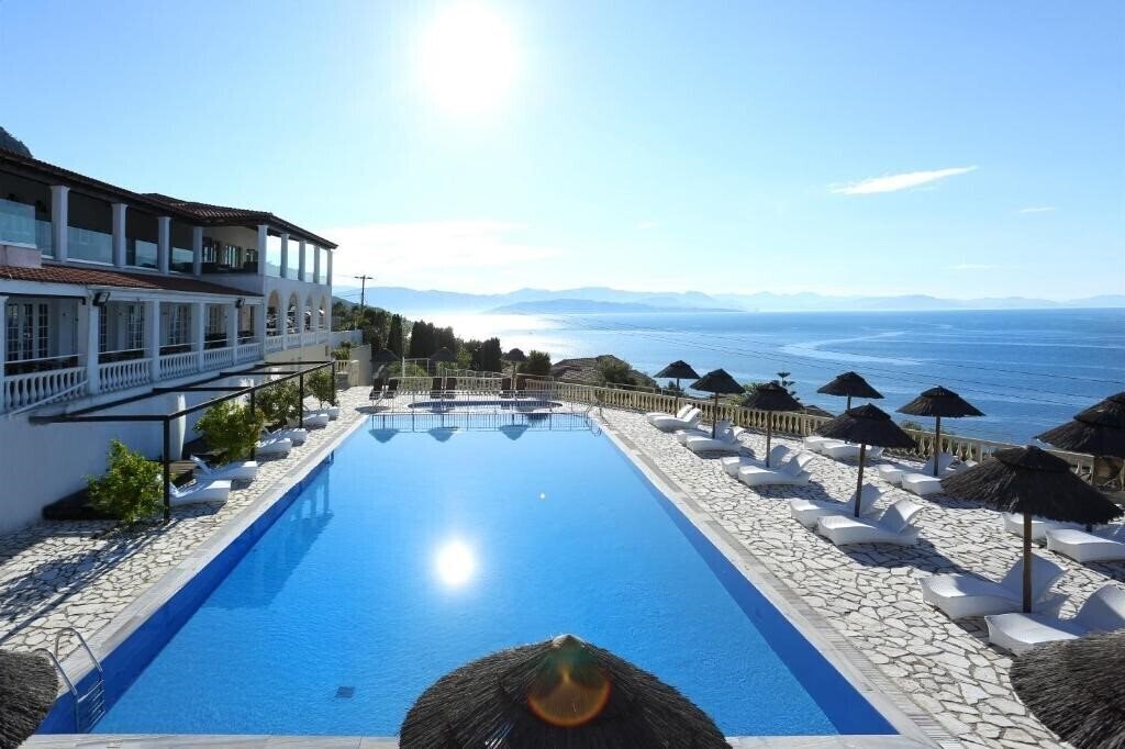 Готель Pantokrator Hotel 3*