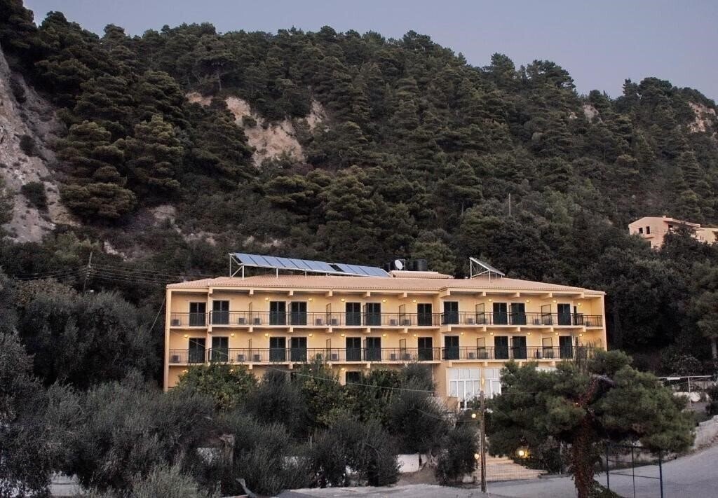 Готель Glyfada Beach Hotel 3*