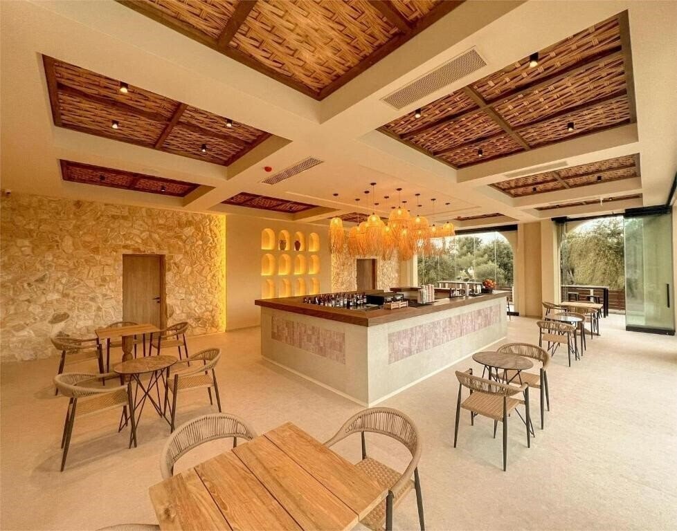 Фотографія Ekati Mare Boutique Hotel & Suites 4*