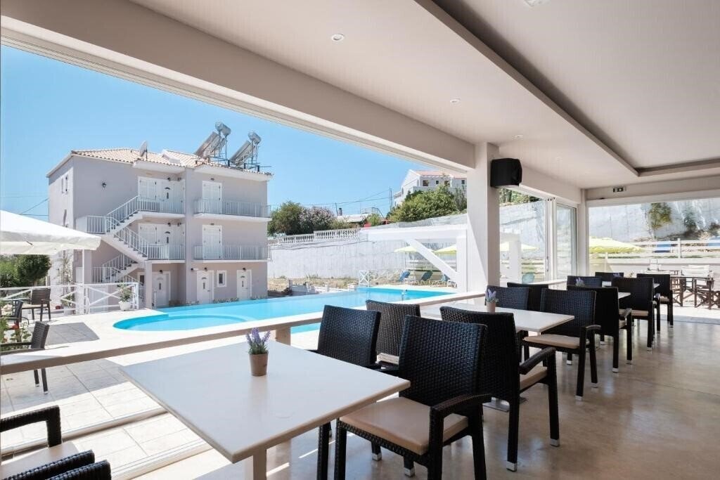 Отель Kouros Apartments & Studios 4*