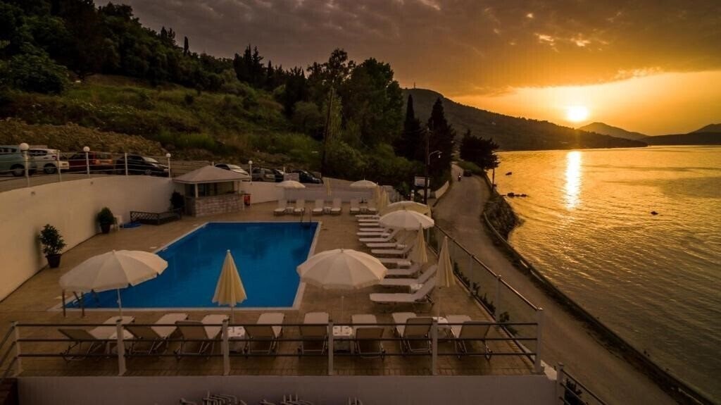Готель Golden Sunset 3*