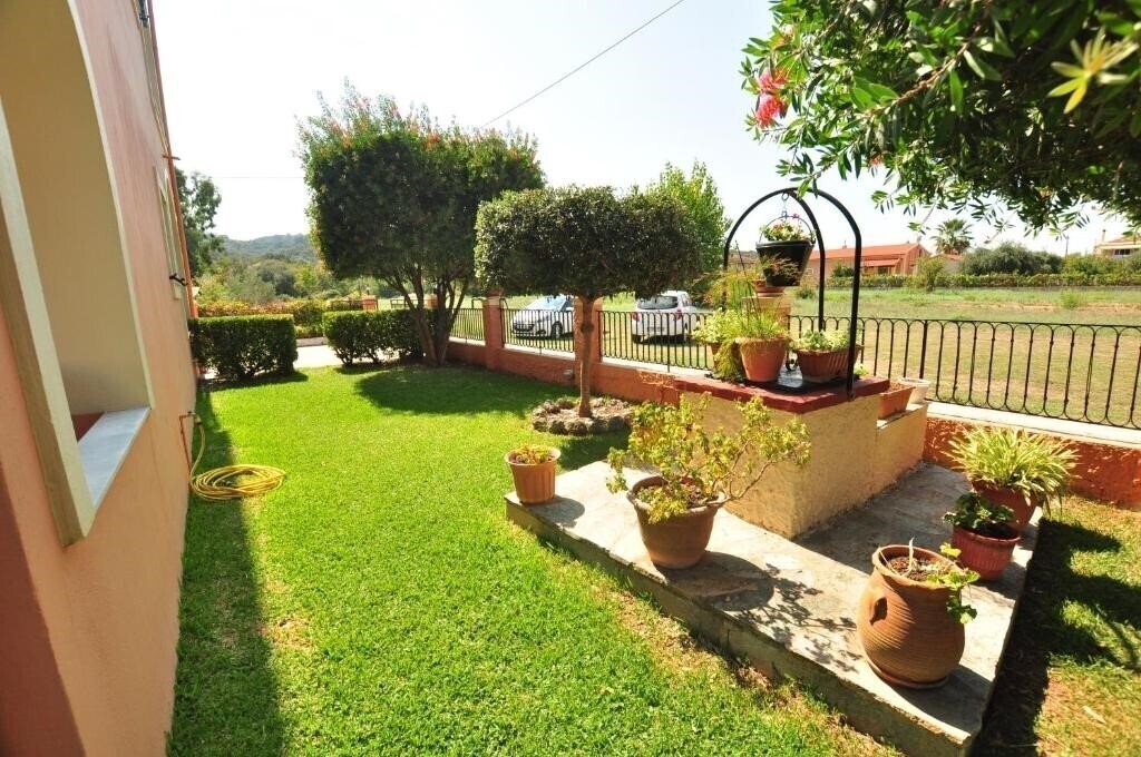 Фотографія Elena Apartments Corfu 3*