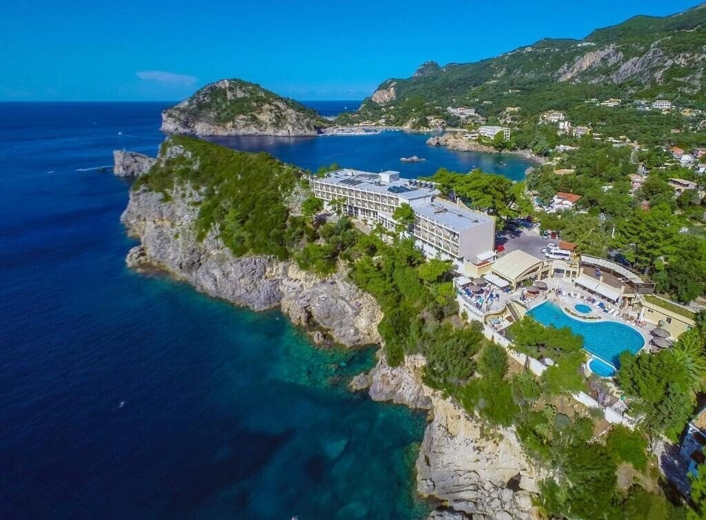 Отель Akrotiri Beach 4*