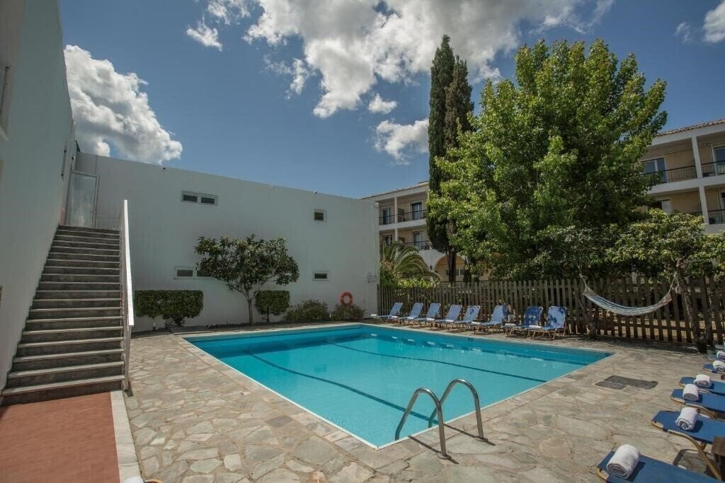 Отель Popi Star 2*