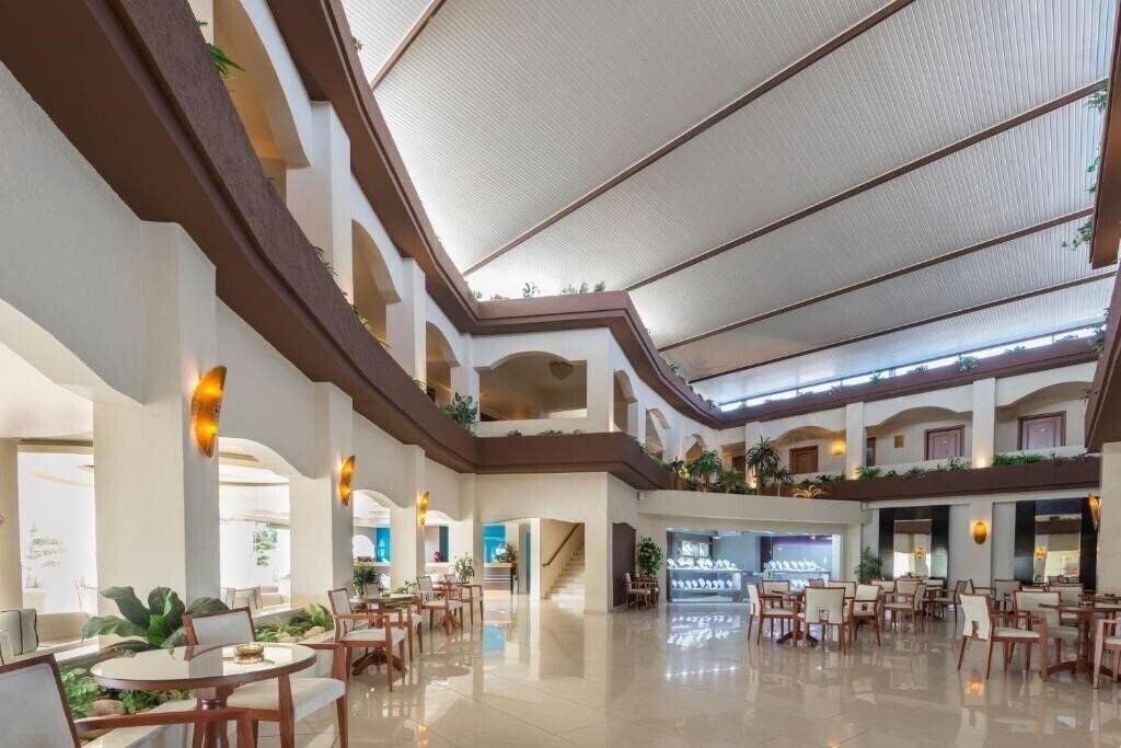 Отель Sandy Beach 4*