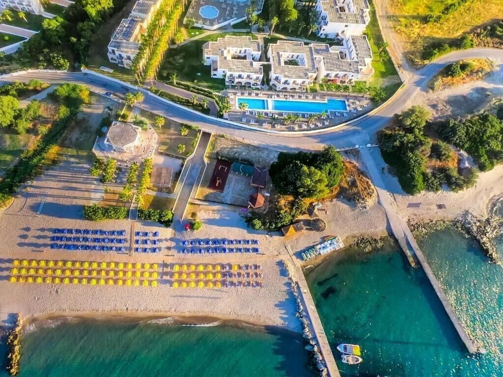 Готель Porto Bello Beach 4*