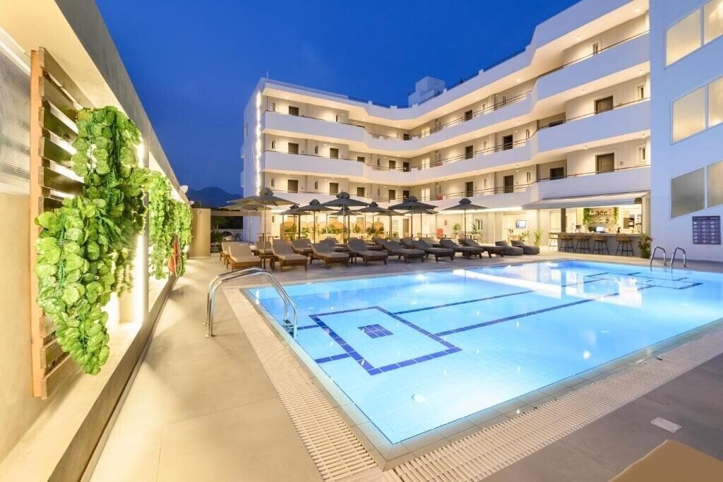 Hotel Nicolas Grand Suites 4*