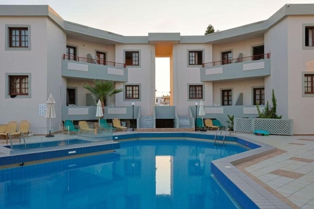 Zdjęcie John Mary Apartments 2*