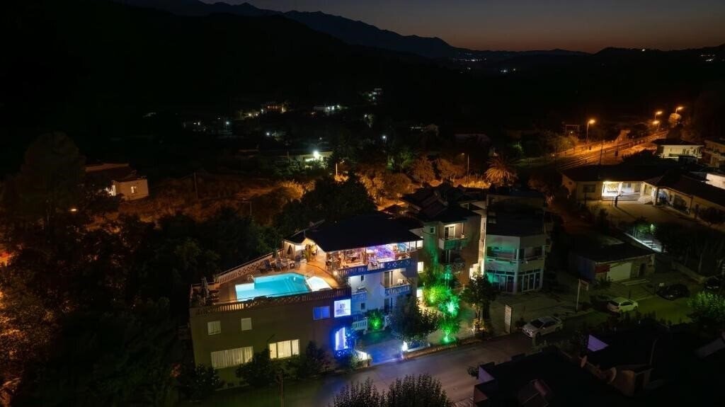 Hotel Labyrinth Hotel 2*