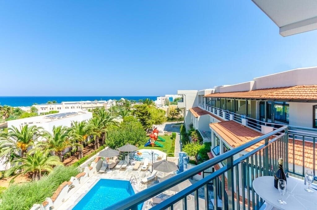 Hotel Apartments Anna Maria Village 3*