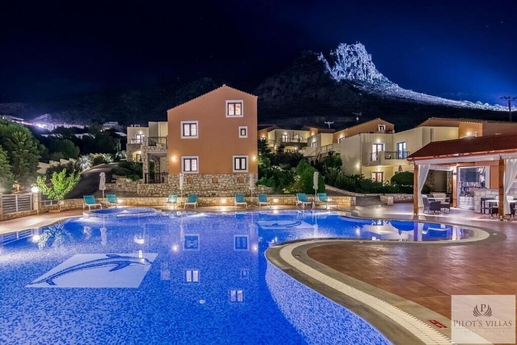 Отель Pilot'S Villas Luxury Suites 4*