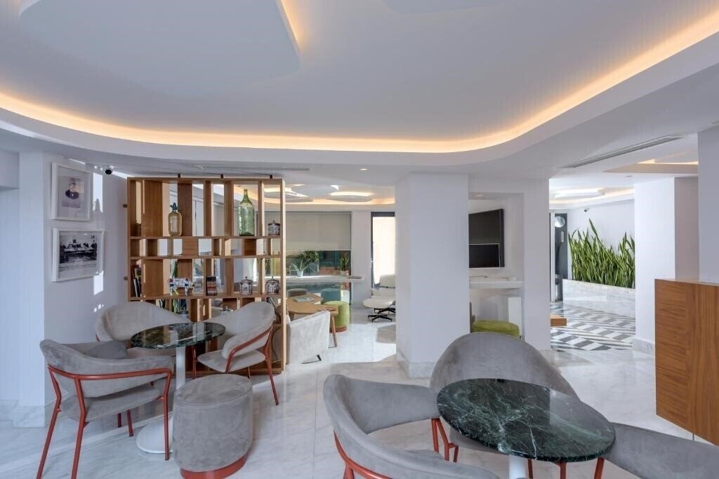 Фотографія Iraklion Hotel 2*