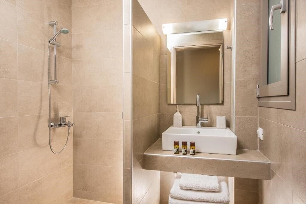 Zdjęcie Caravel Apartments 3*