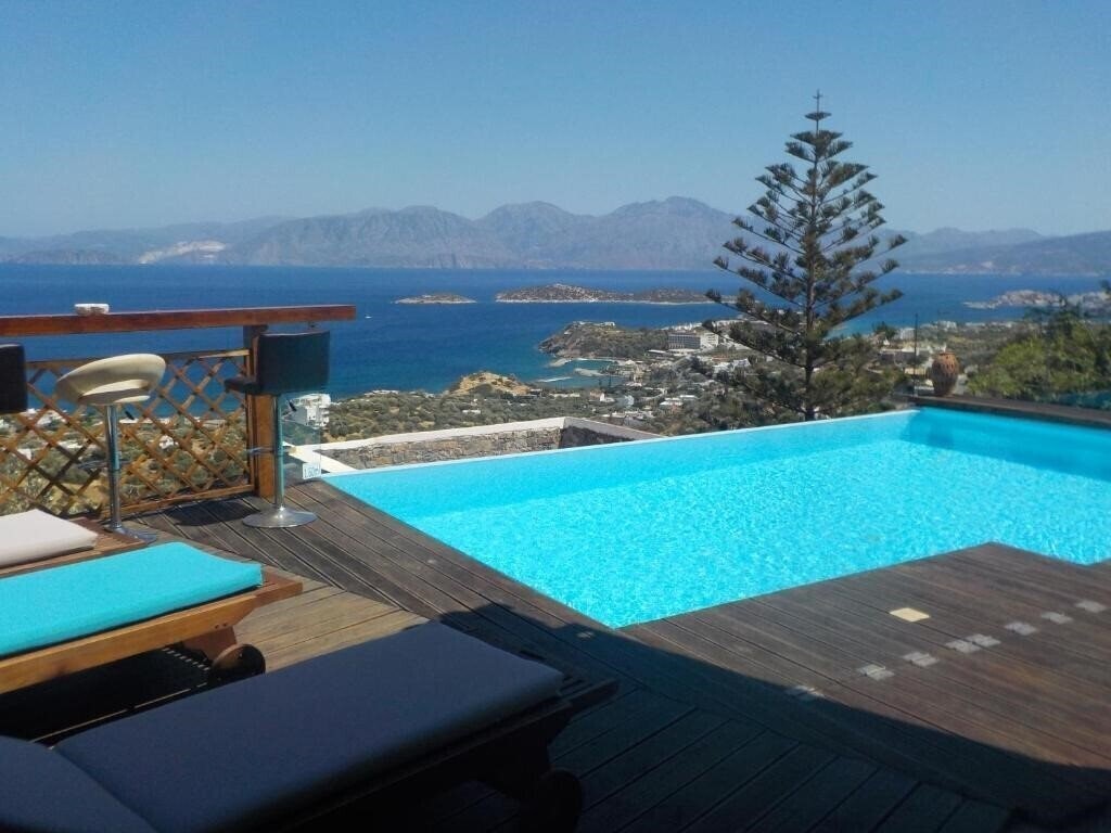 Zdjęcie Villa Mirabello Suites 4*