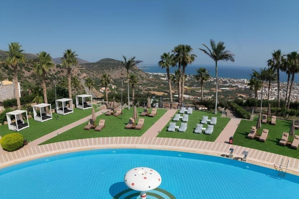 Фотография The Noverian Scenic Hilltop Villa Resort 5*