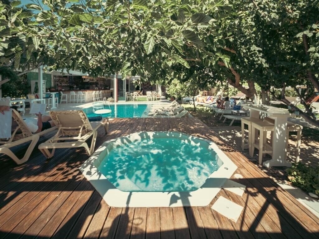 Фотографія Georgias Garden Hotel 3*