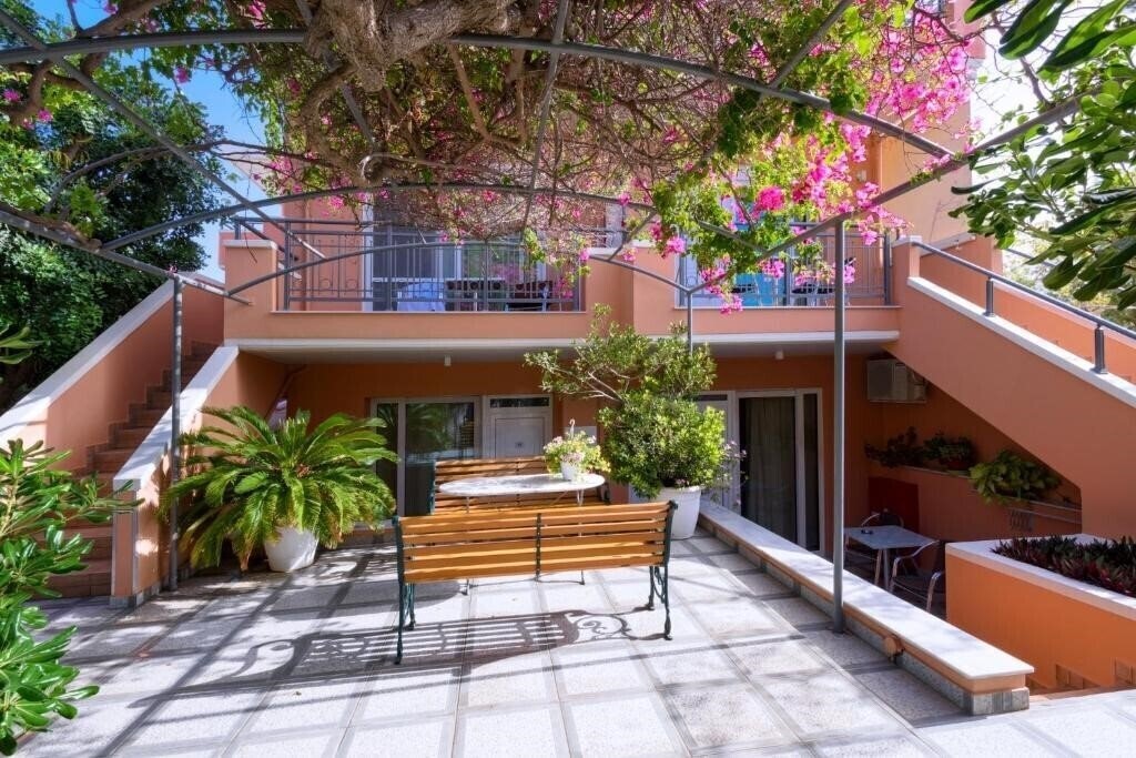 Отель Poseidon Studios & Apartments 3*