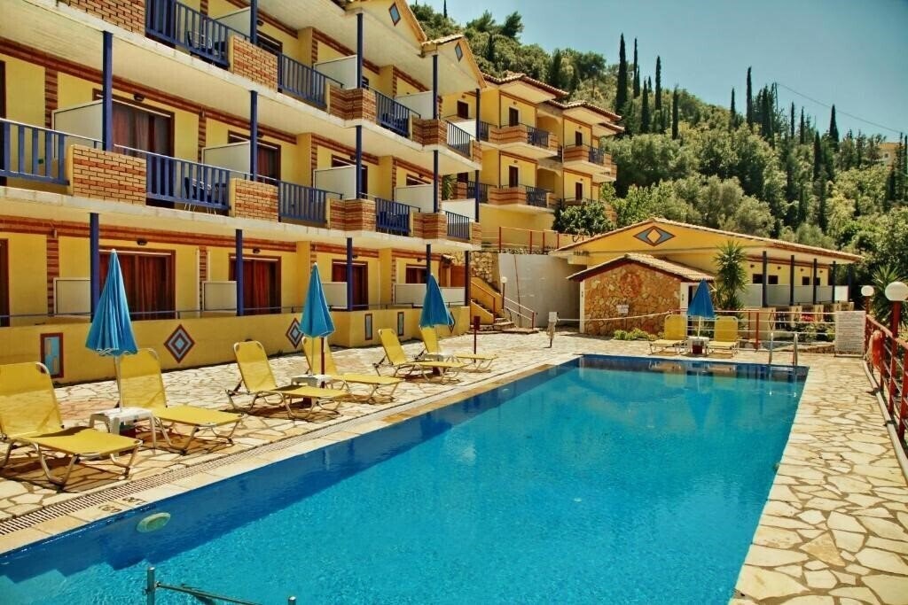 Готель Politia Hotel (Agios Nikitas) 3*