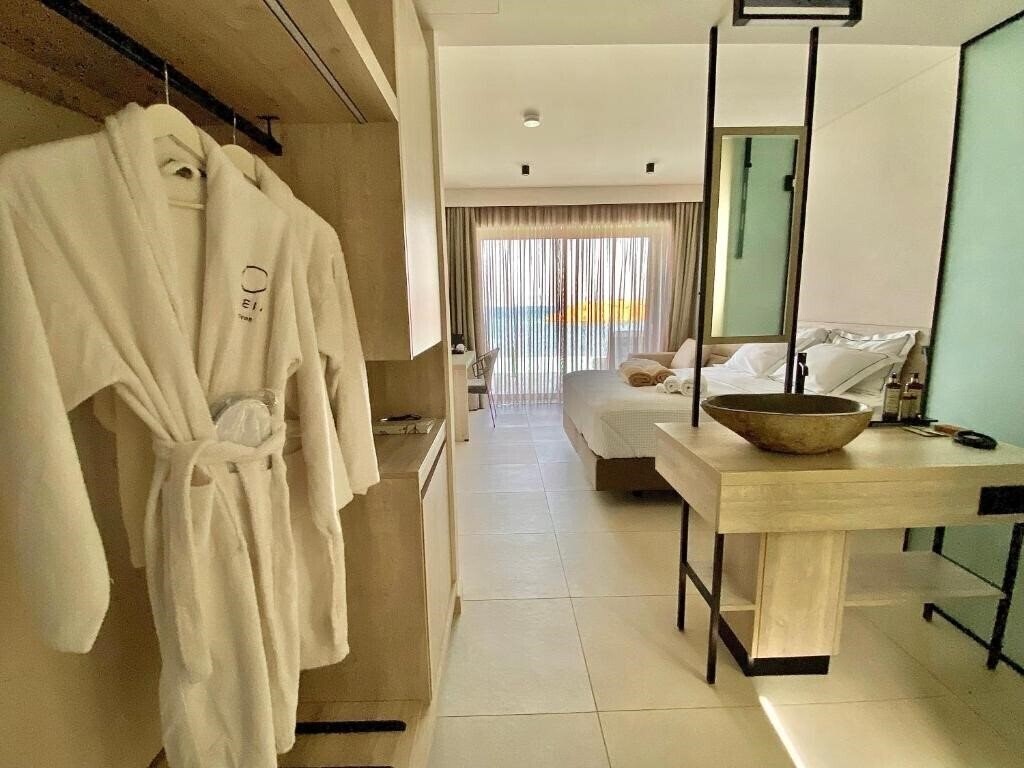 Zdjęcie Eleia Seafront Villas 3*