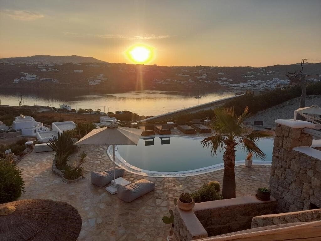 Готель Navy Blue Suites 4*