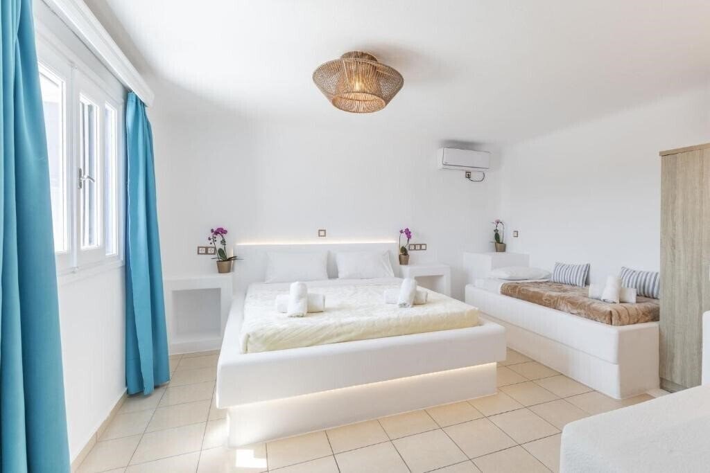 Готель Mykonian Breeze 5*