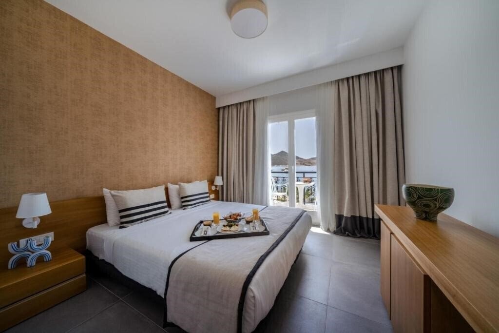 Готель Silver Beach Hotel 2*