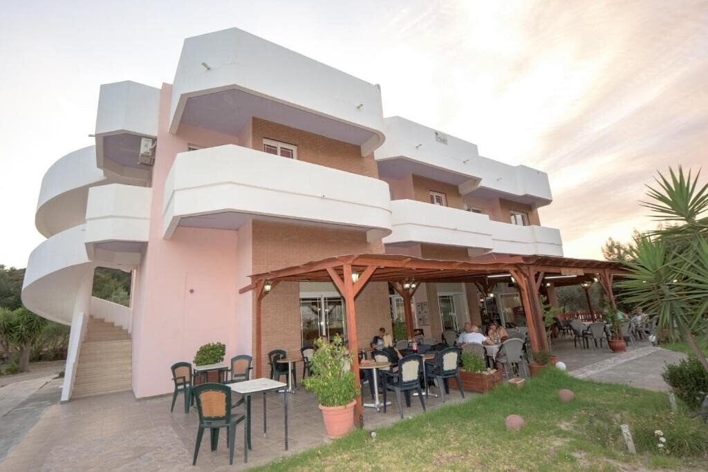 Картинка Old WindMill Studios 3*