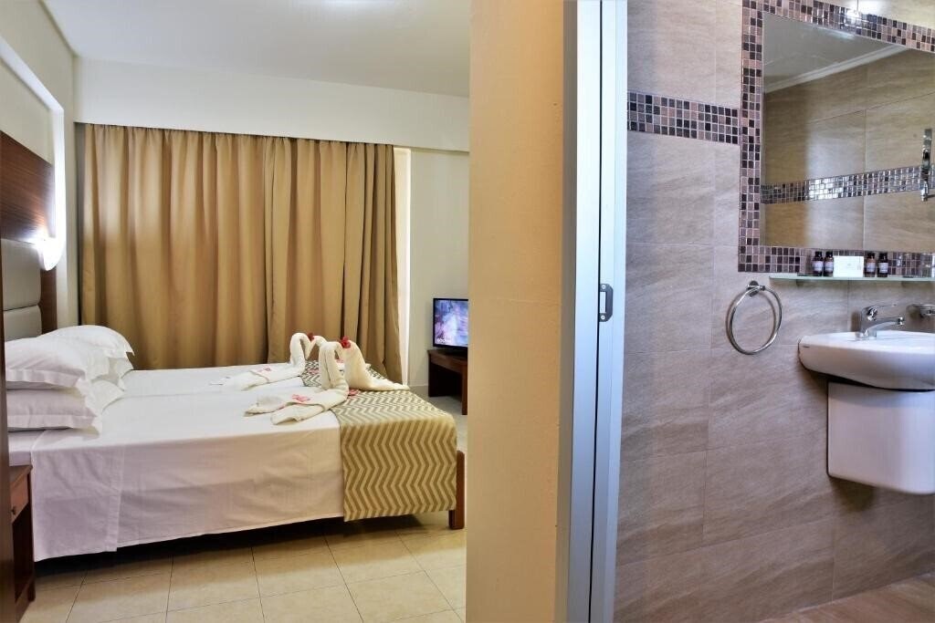 Zdjęcie Marathon Hotel 4*