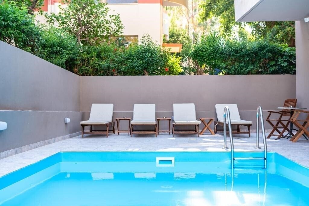 Готель Astron 2*