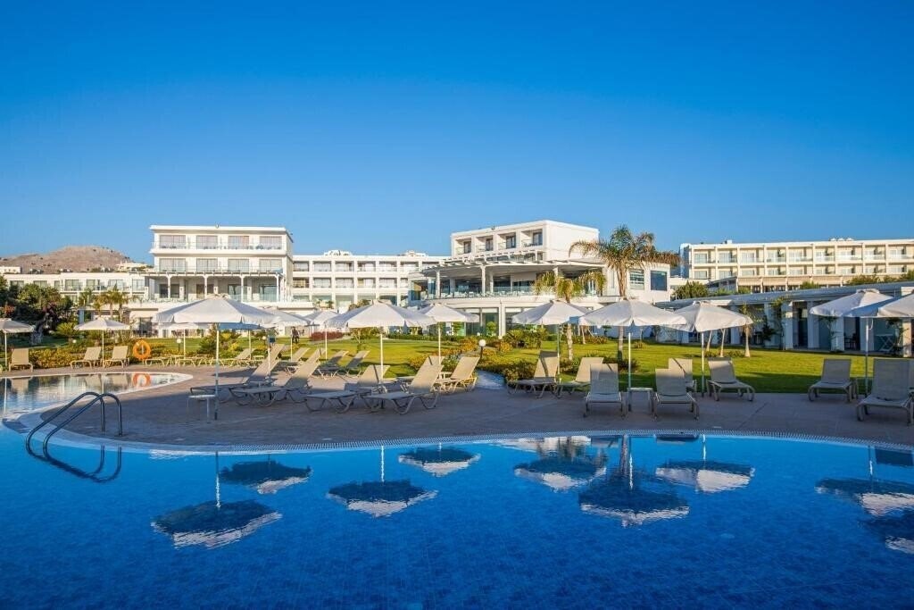 Отель Asterias Beach Resort 5*