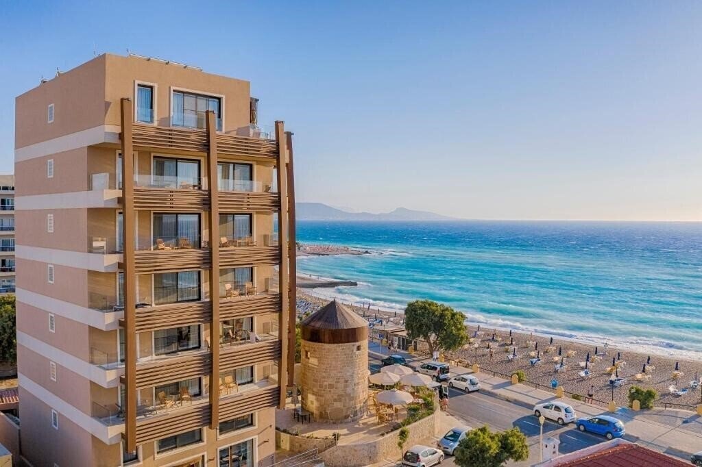 Готель Bellevue On The Beach Suites 5*