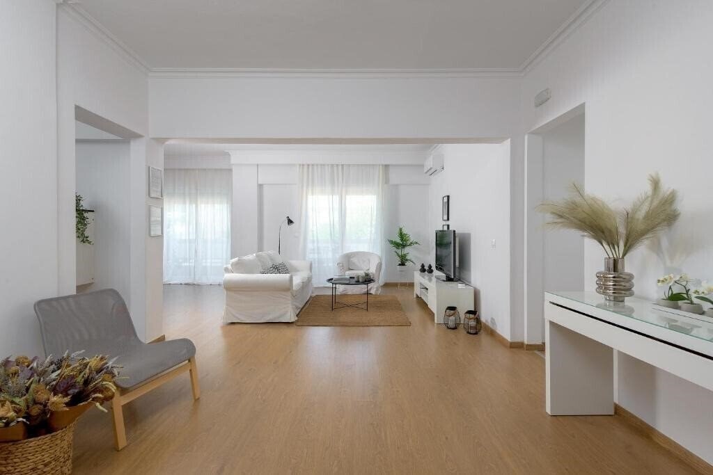 Hotel Chris Luxury Apartments 4*