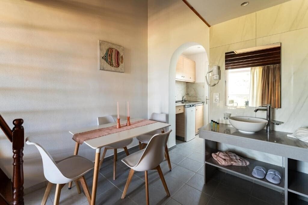 Готель George Beach Studios 2*