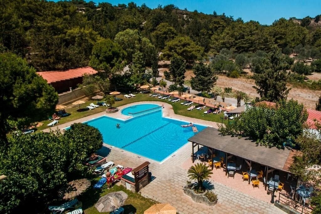 Готель Achousa Hotel 3*