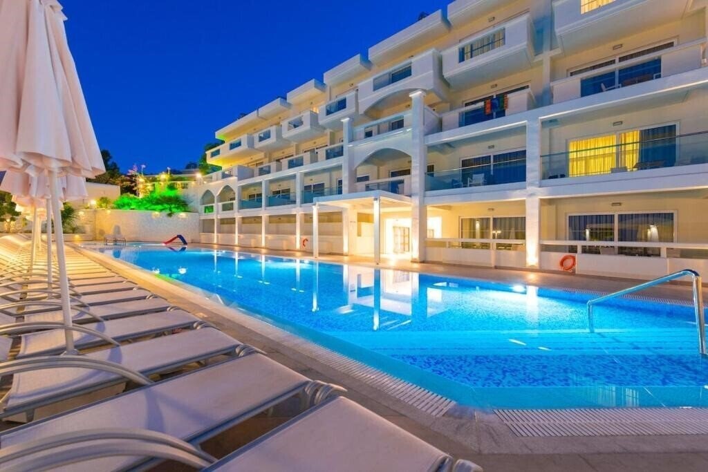 Hotel Lindos White Hotel & Suites 4*