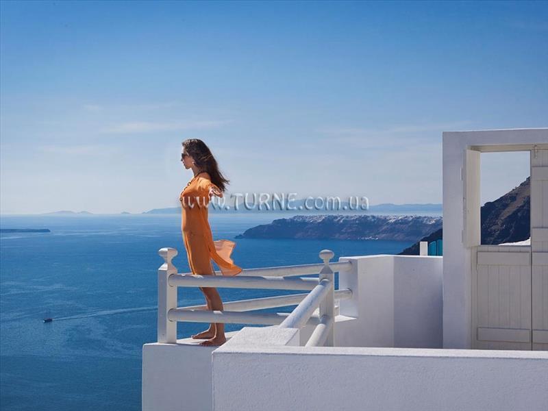 Отель Adamant Suites 4*