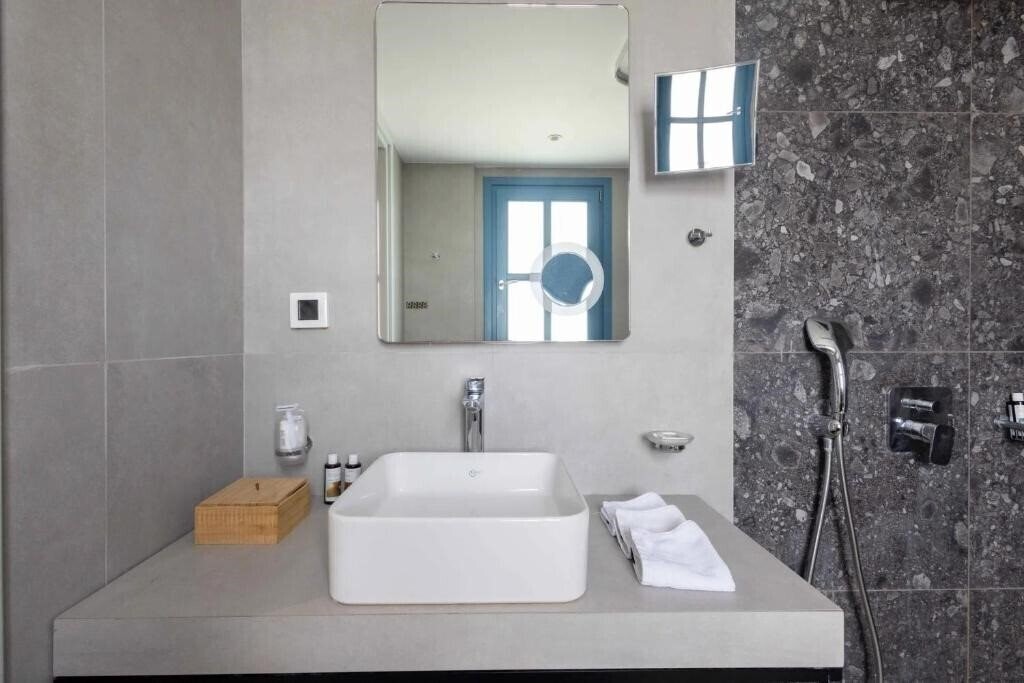 Готель Aeifos Boutique 5*