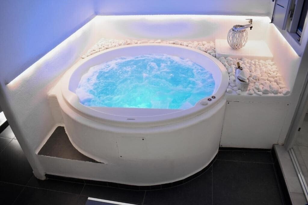 Фотографія Ariana Suites Adults Only 4*