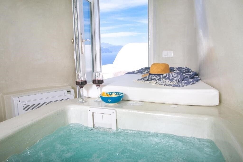 Hotel White Cave House 3*