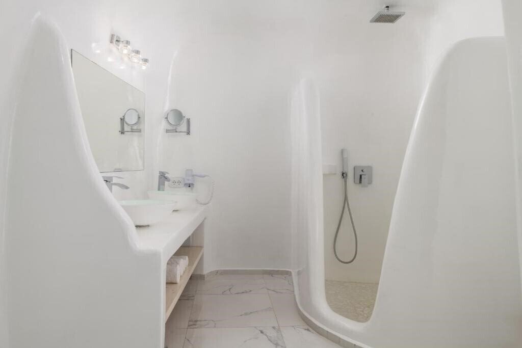 Zdjęcie White Concept Caves 4*