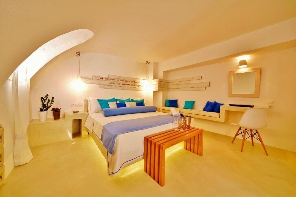 Hotel Chroma Suites 3*