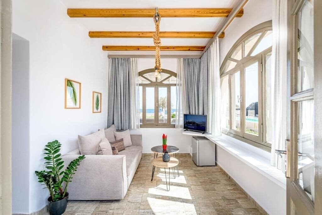 Zdjęcie Enplo Boutique Suites 3*