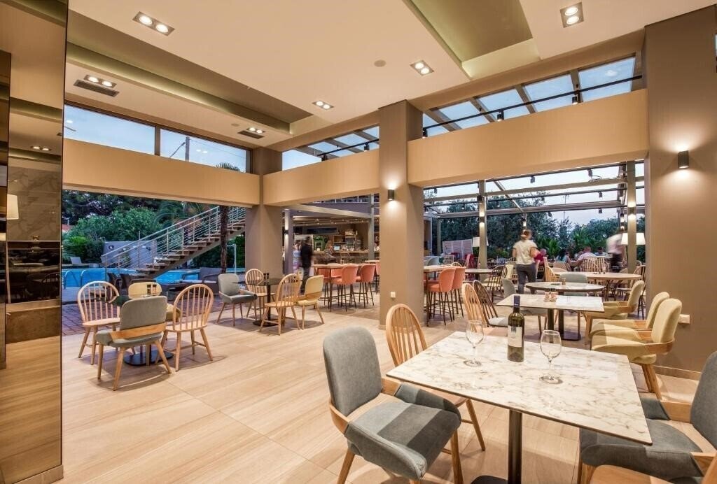 Zdjęcie Potos Hotel 3*