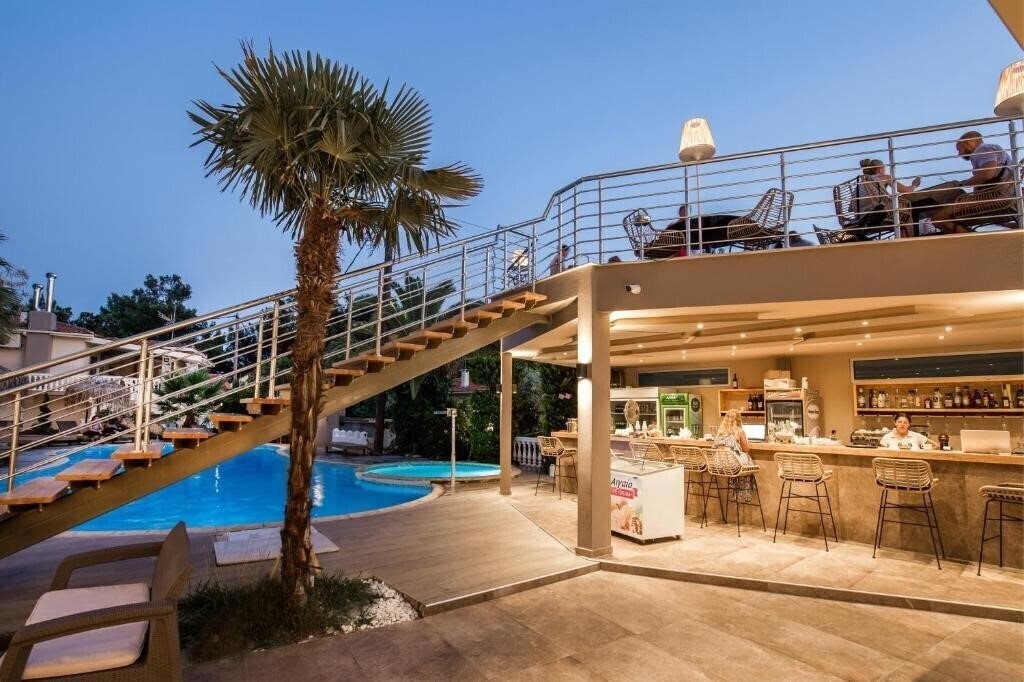 Zdjęcie Potos Hotel 3*