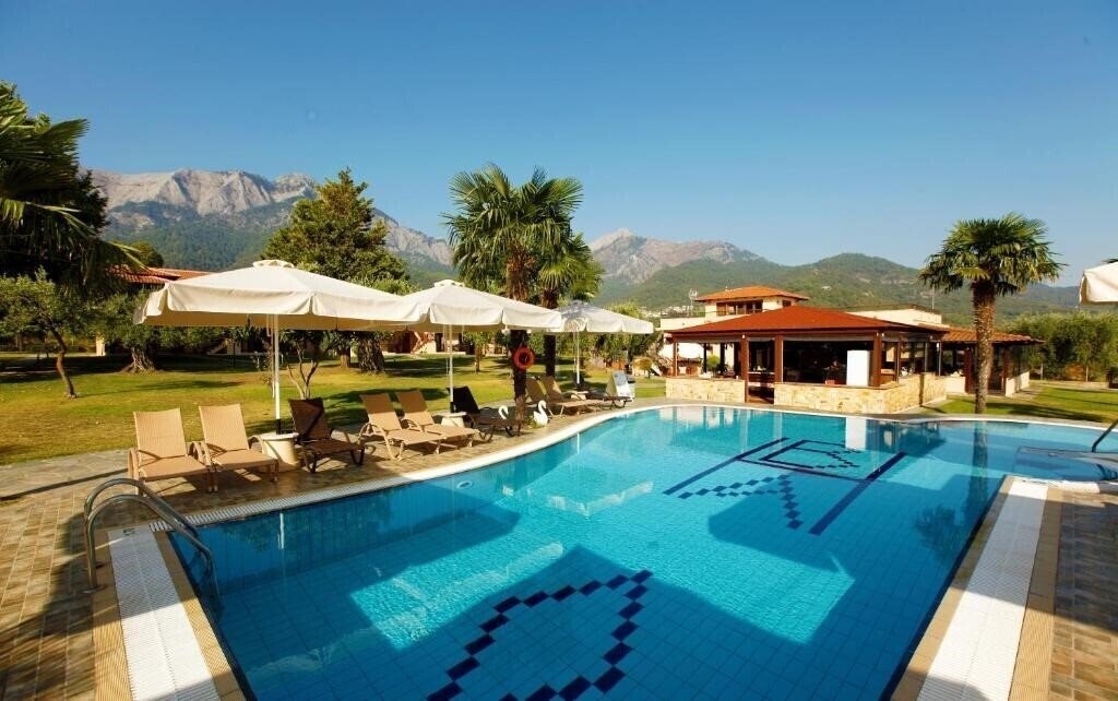 Отель Ariadni Hotel 4*