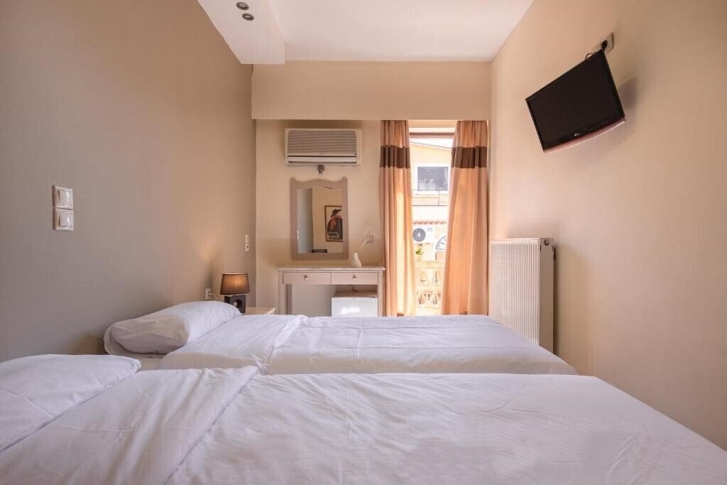 Фото Yria Hotel 2*