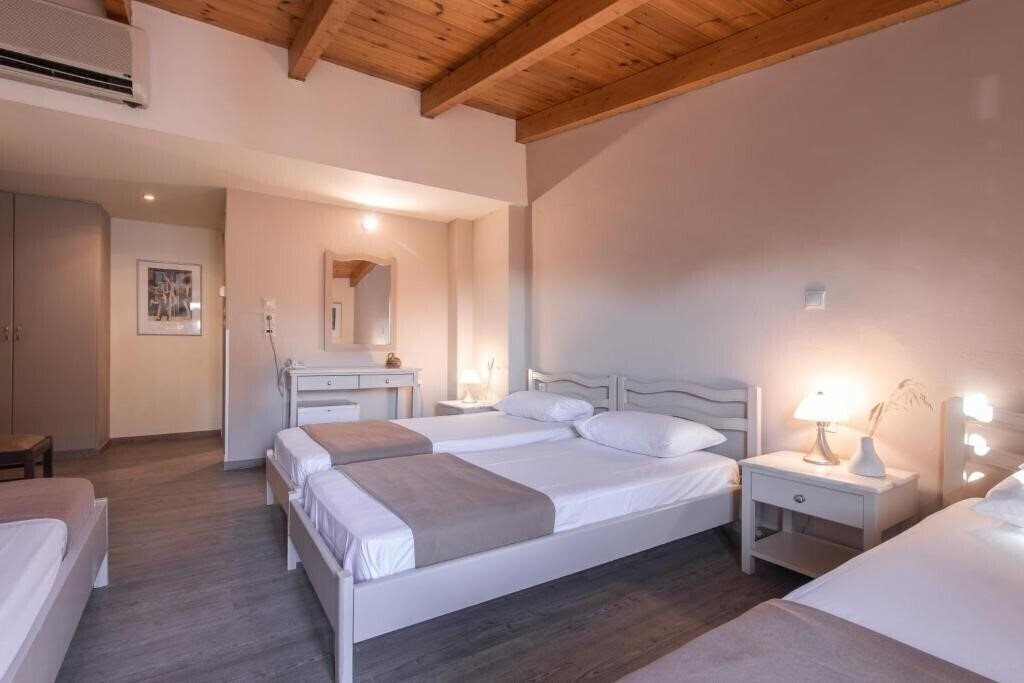 Фотографія Yria Hotel 2*