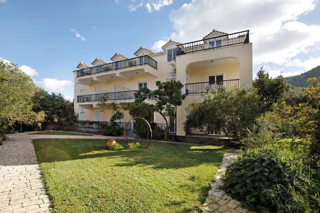 Zdjęcie Dolphins Studios 2*