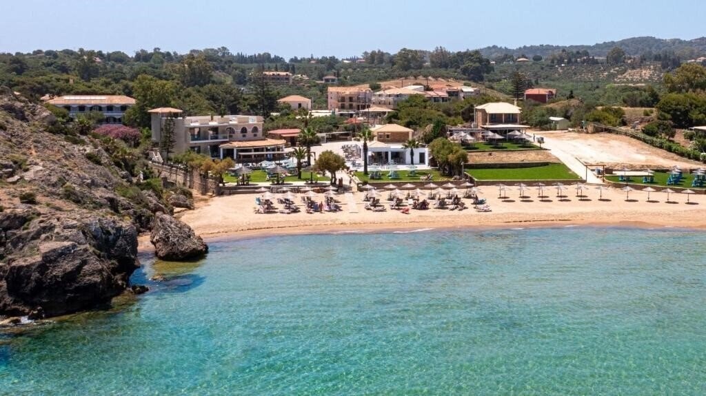 Hotel Plaka Beach Resort 3*
